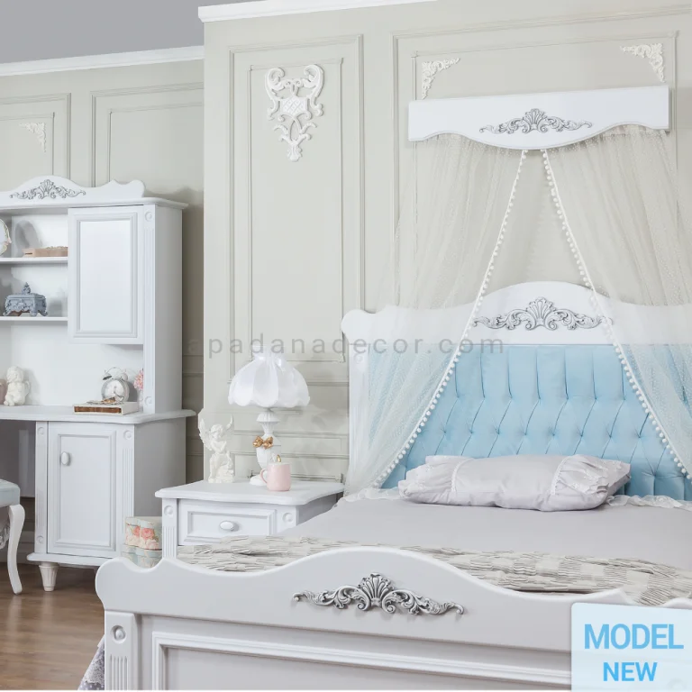 کتیبه بالای تخت کوئین سیلور نوجوان